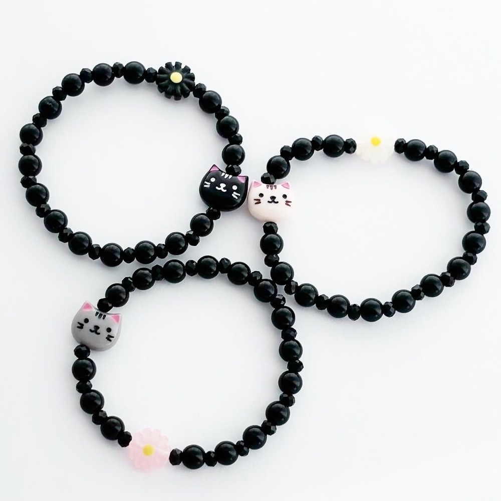 Black Beads Daisy Cats Bracelet
